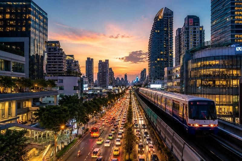 泰國消息｜2026 曼谷房市爆發：公寓均價逼近歷史巔峰，半年強漲 9.4% 的投資啟示